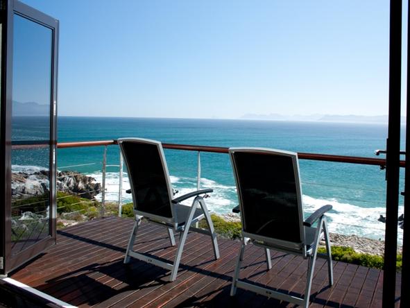 Cliff Lodge - Whale Coast views